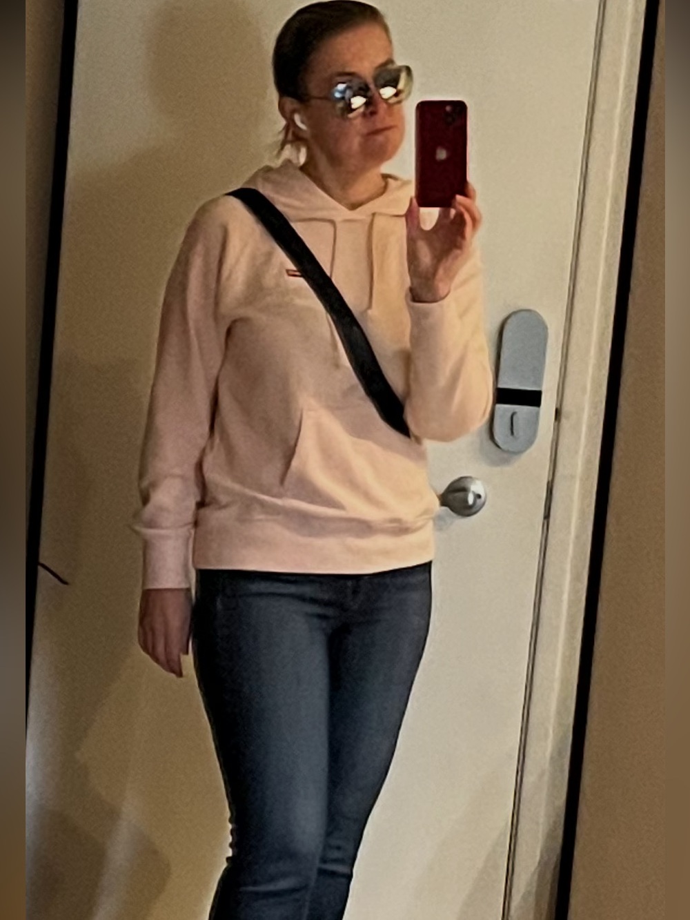 Levi’s Women’s Soft Pink Pullover Hoodie – Classic Logo, Kangaroo Pocket